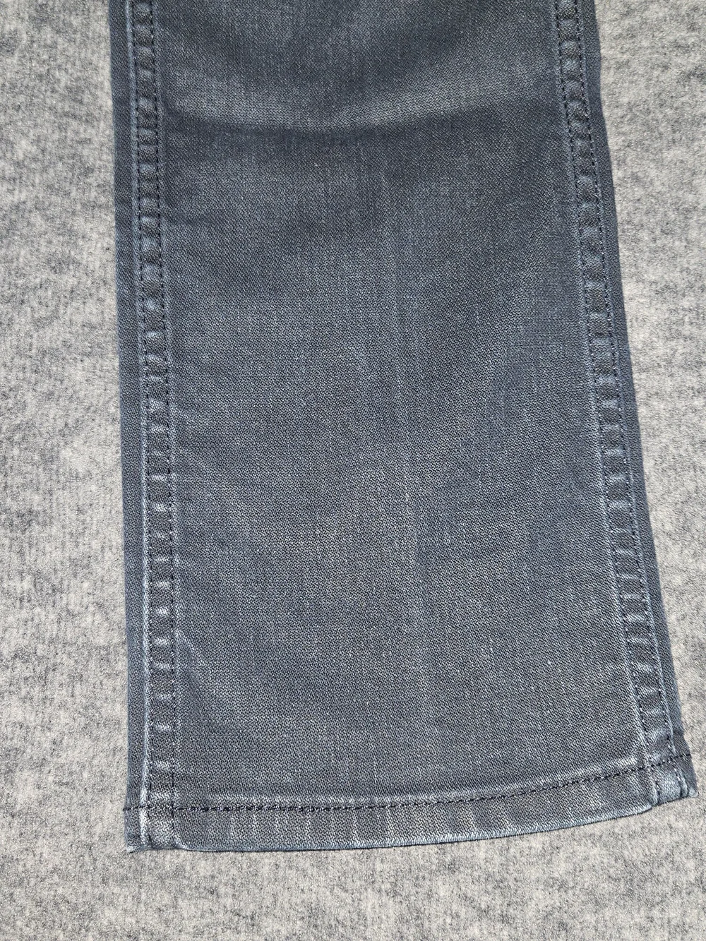 Levis slim straight